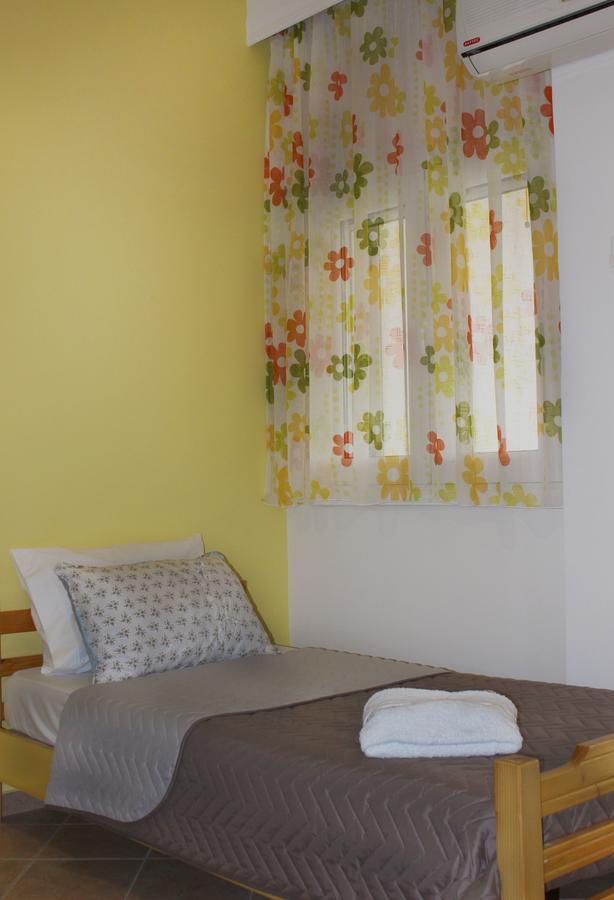 Souzana Rooms Nea Plagia Esterno foto