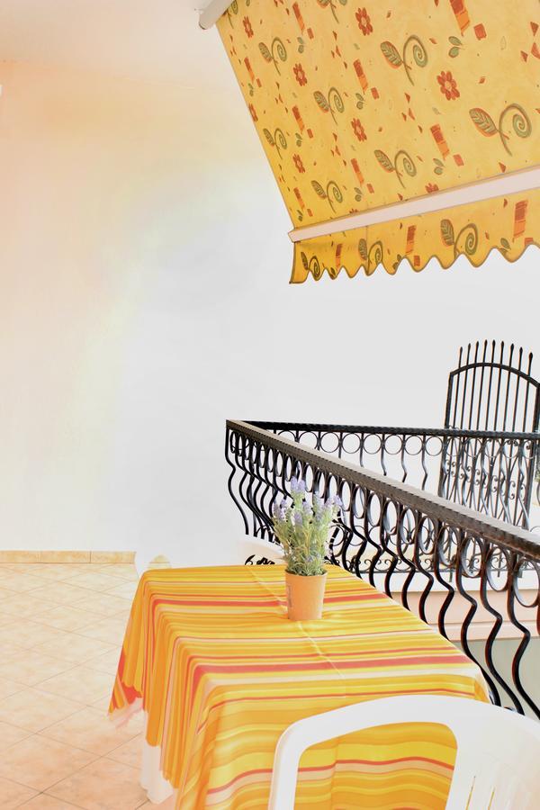 Souzana Rooms Nea Plagia Esterno foto